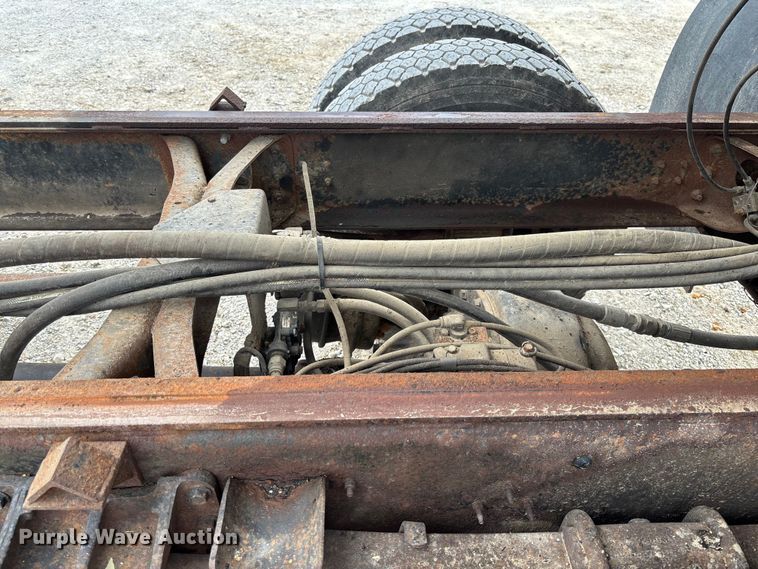 image for item FC5816 2001 International 4900 dump truck