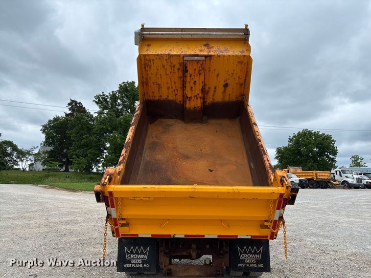 image for item FC5816 2001 International 4900 dump truck