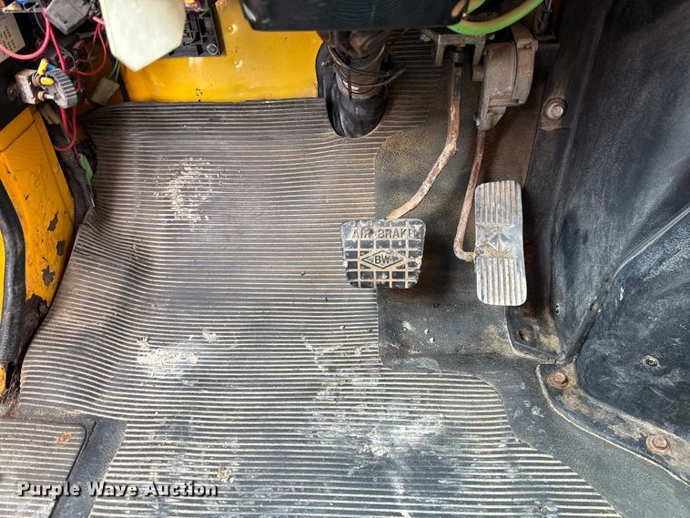 image for item FC5816 2001 International 4900 dump truck