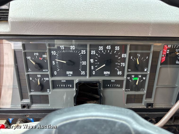 image for item FC5816 2001 International 4900 dump truck
