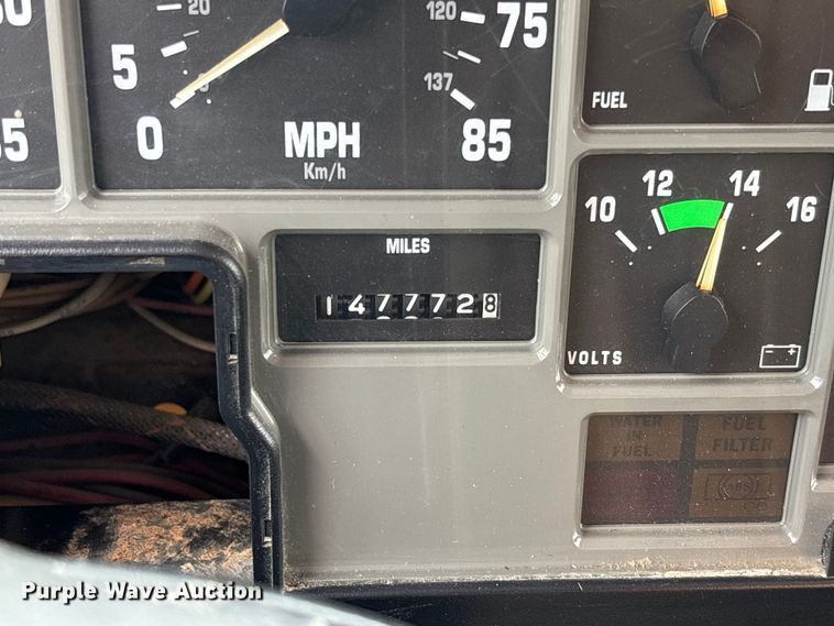 image for item FC5816 2001 International 4900 dump truck