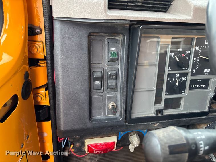 image for item FC5816 2001 International 4900 dump truck