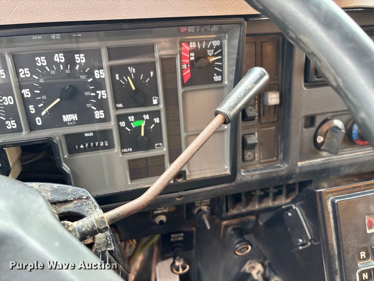 image for item FC5816 2001 International 4900 dump truck