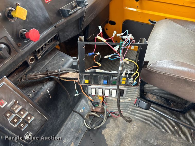 image for item FC5816 2001 International 4900 dump truck