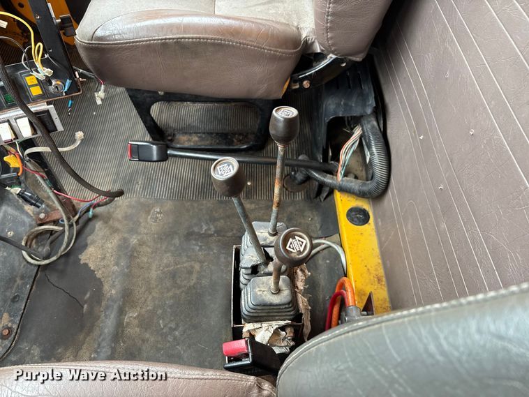 image for item FC5816 2001 International 4900 dump truck