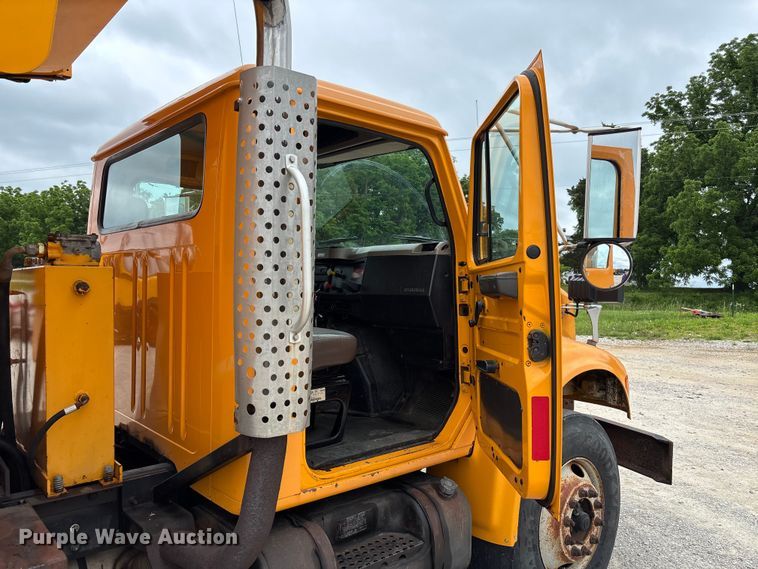 image for item FC5816 2001 International 4900 dump truck