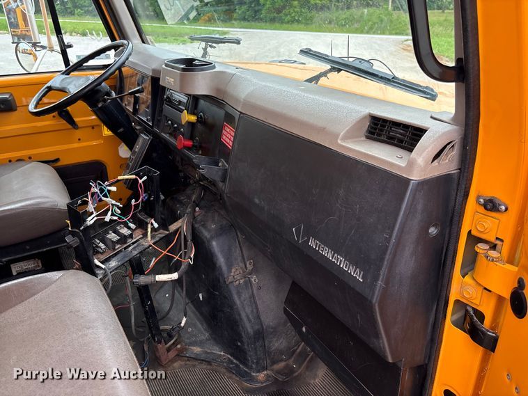 image for item FC5816 2001 International 4900 dump truck