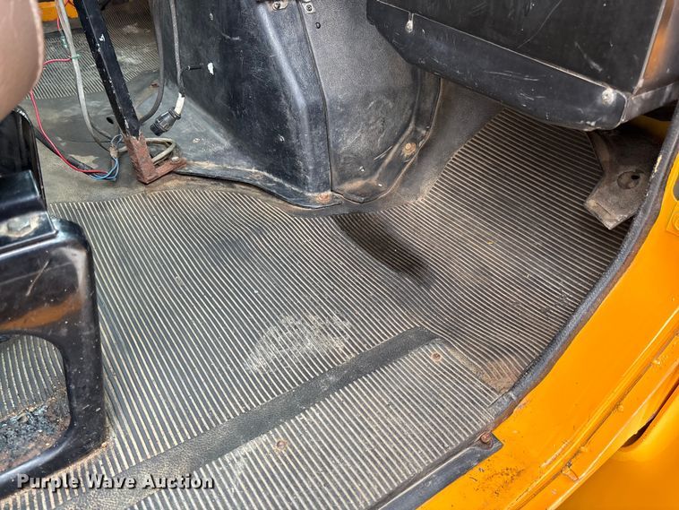image for item FC5816 2001 International 4900 dump truck