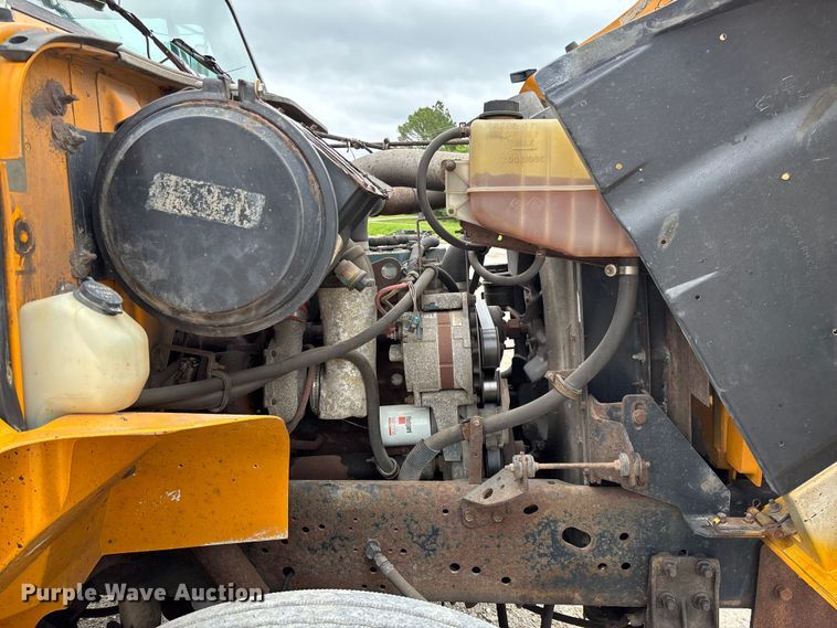 image for item FC5816 2001 International 4900 dump truck
