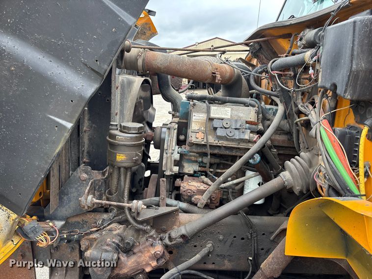image for item FC5816 2001 International 4900 dump truck