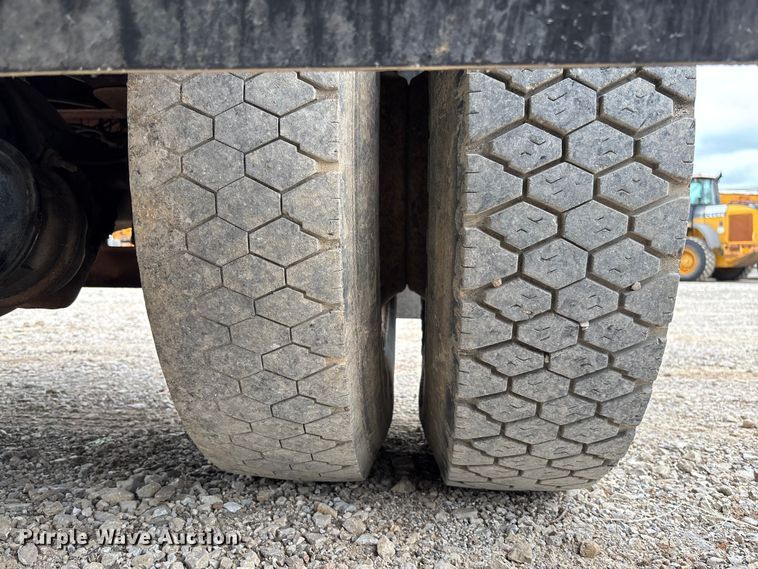 image for item FC5816 2001 International 4900 dump truck