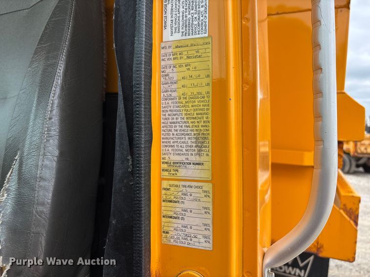 image for item FC5816 2001 International 4900 dump truck