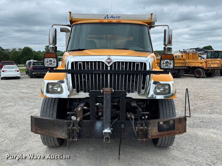 image for item FC5818 2005 International 7400 dump truck