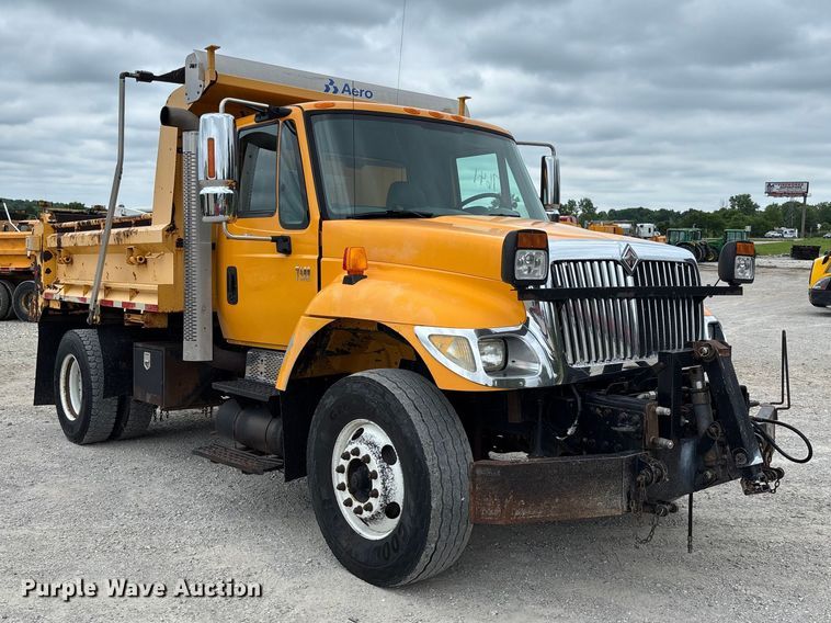 image for item FC5818 2005 International 7400 dump truck