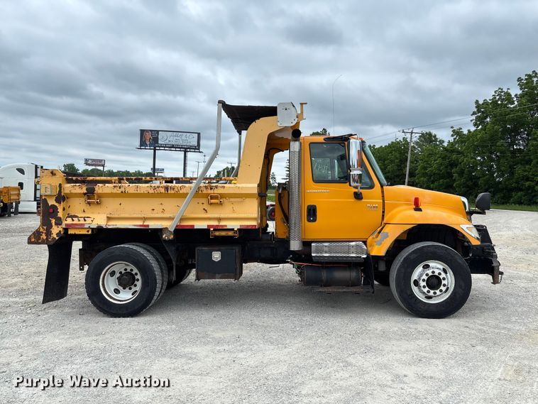 image for item FC5818 2005 International 7400 dump truck