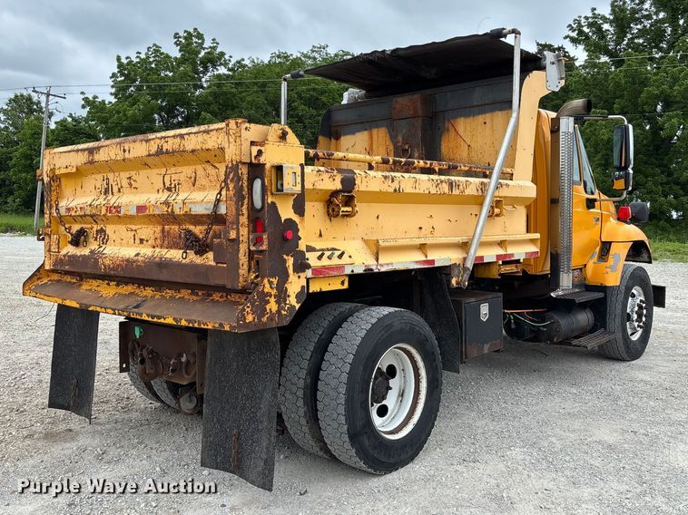 image for item FC5818 2005 International 7400 dump truck