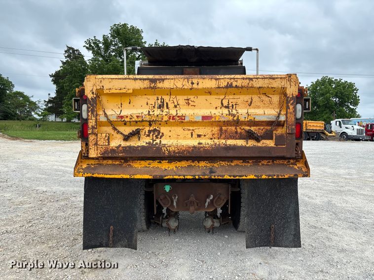 image for item FC5818 2005 International 7400 dump truck