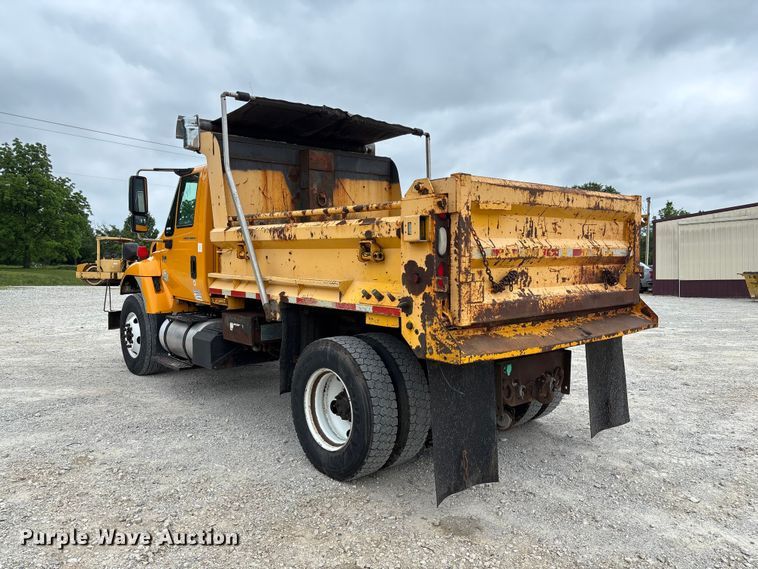 image for item FC5818 2005 International 7400 dump truck