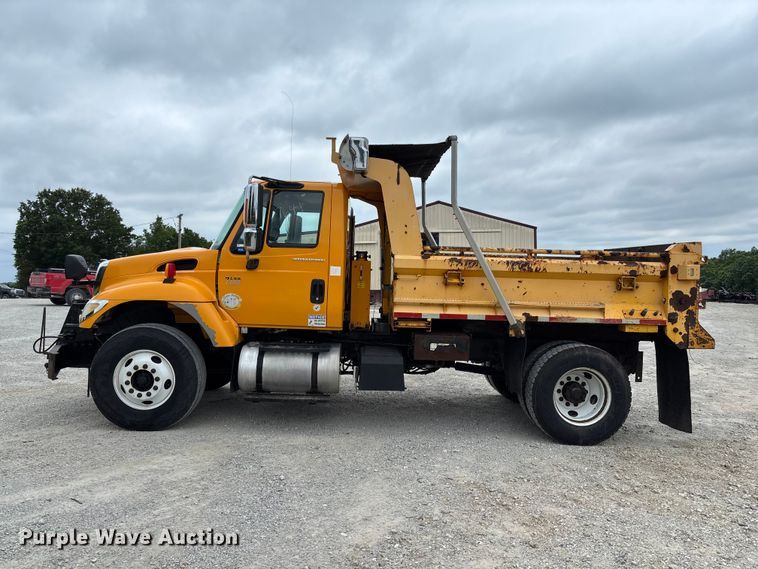 image for item FC5818 2005 International 7400 dump truck