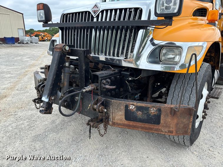 image for item FC5818 2005 International 7400 dump truck