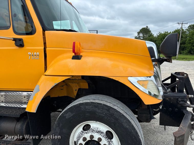 image for item FC5818 2005 International 7400 dump truck
