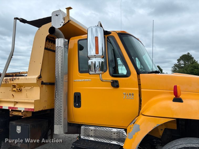image for item FC5818 2005 International 7400 dump truck