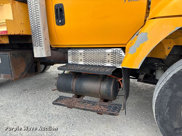image for item FC5818 2005 International 7400 dump truck