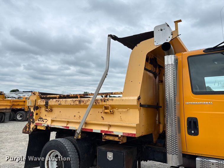 image for item FC5818 2005 International 7400 dump truck