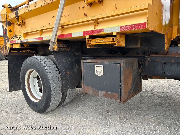 image for item FC5818 2005 International 7400 dump truck