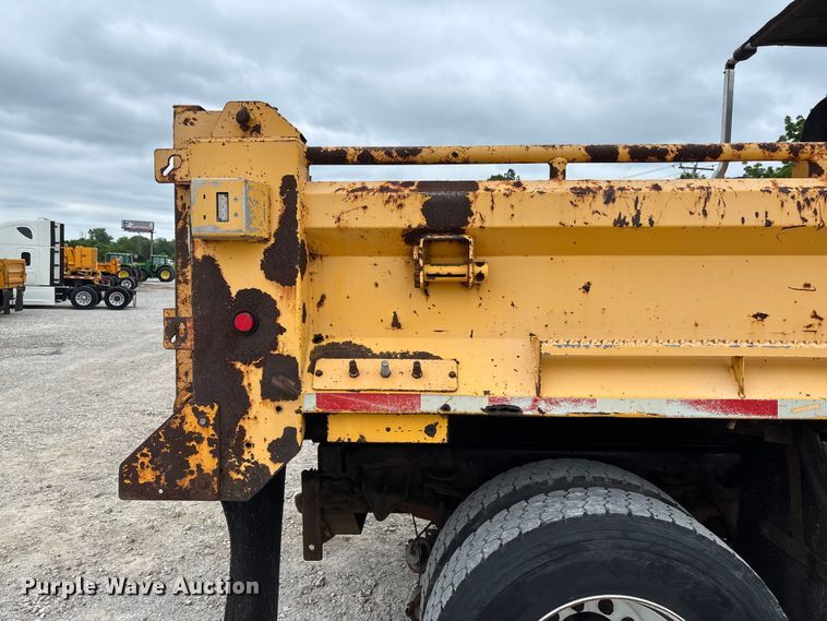 image for item FC5818 2005 International 7400 dump truck