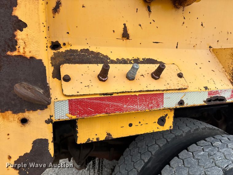 image for item FC5818 2005 International 7400 dump truck