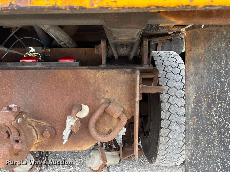 image for item FC5818 2005 International 7400 dump truck