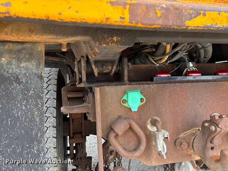 image for item FC5818 2005 International 7400 dump truck