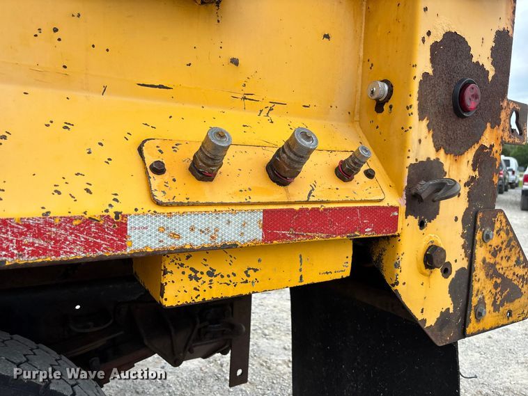 image for item FC5818 2005 International 7400 dump truck