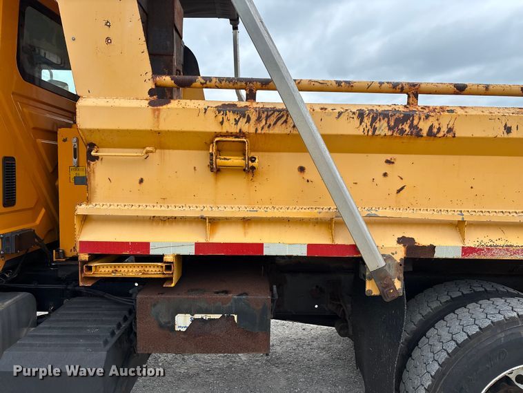 image for item FC5818 2005 International 7400 dump truck