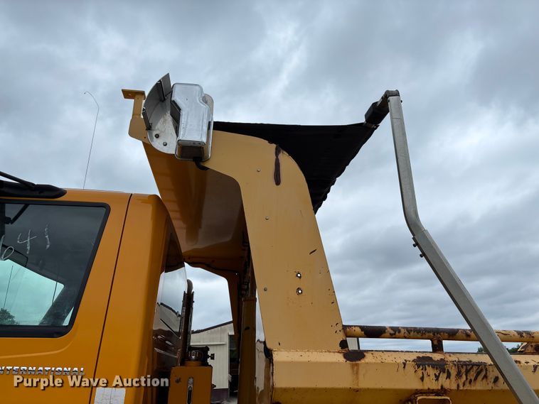 image for item FC5818 2005 International 7400 dump truck