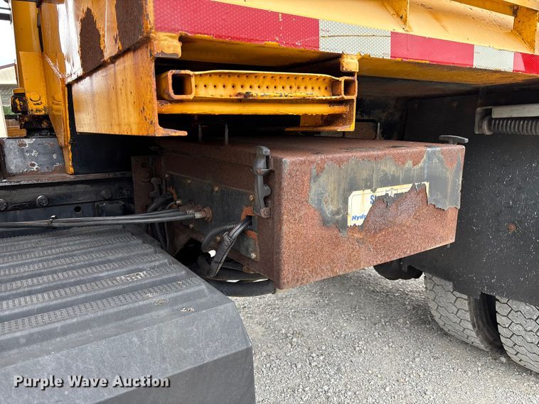 image for item FC5818 2005 International 7400 dump truck