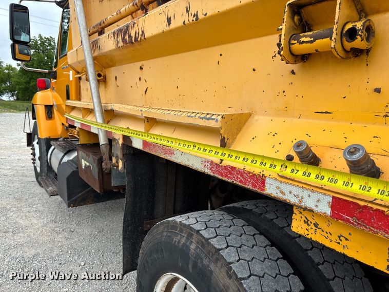 image for item FC5818 2005 International 7400 dump truck