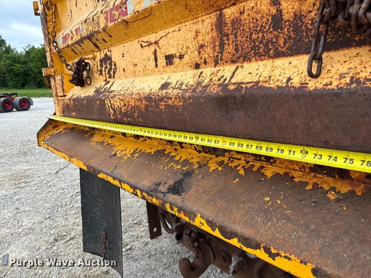 image for item FC5818 2005 International 7400 dump truck
