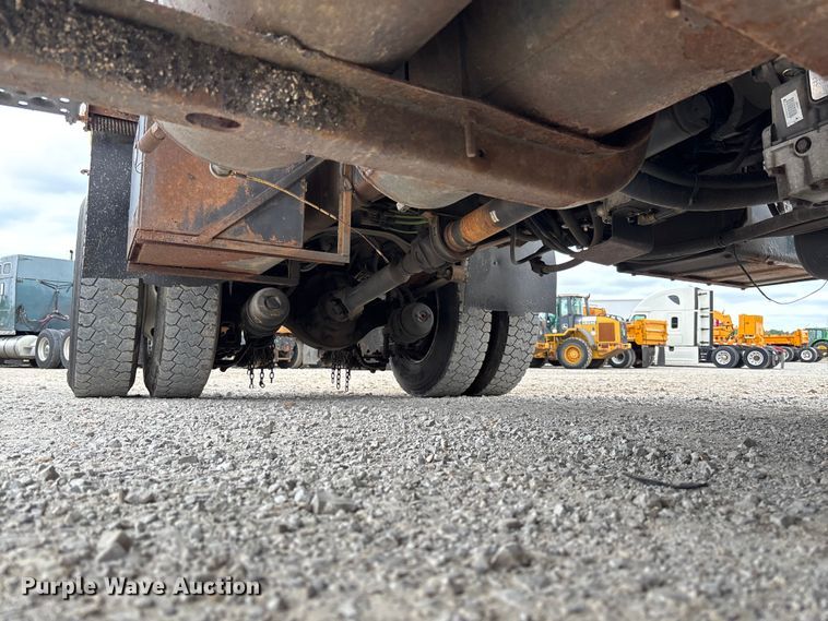 image for item FC5818 2005 International 7400 dump truck