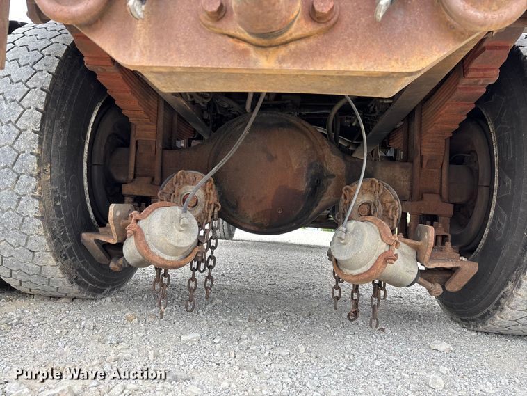 image for item FC5818 2005 International 7400 dump truck