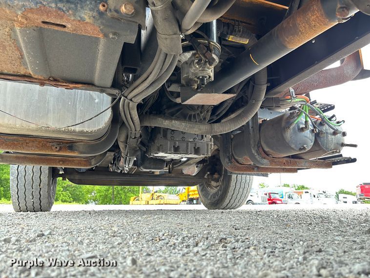 image for item FC5818 2005 International 7400 dump truck