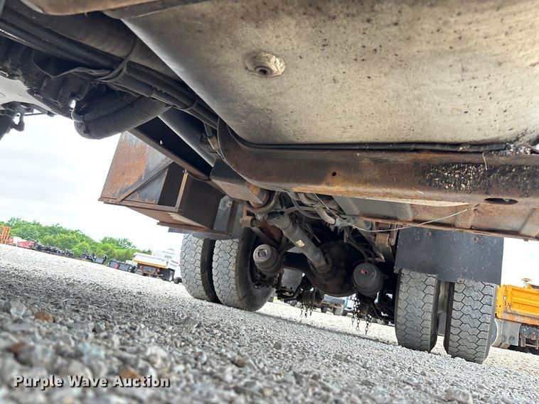 image for item FC5818 2005 International 7400 dump truck