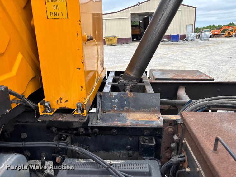 image for item FC5818 2005 International 7400 dump truck