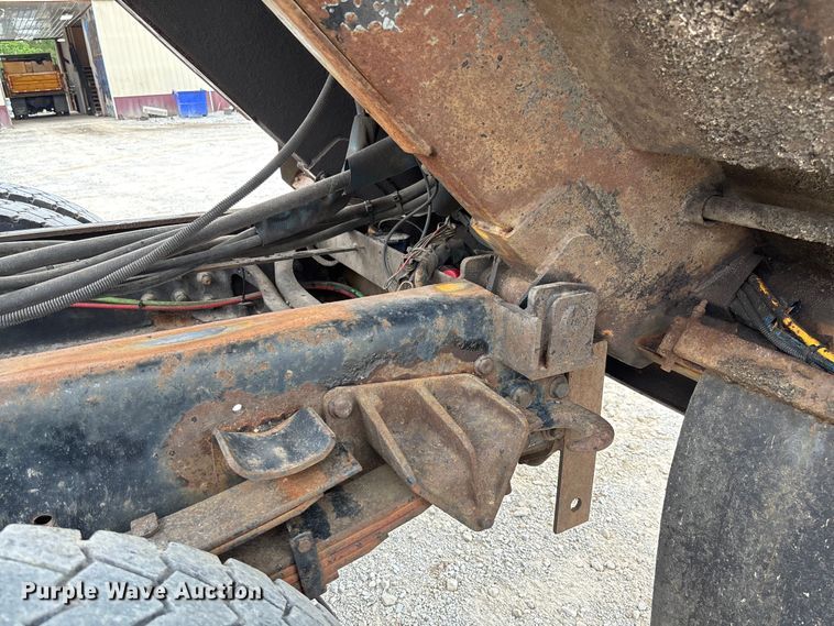 image for item FC5818 2005 International 7400 dump truck