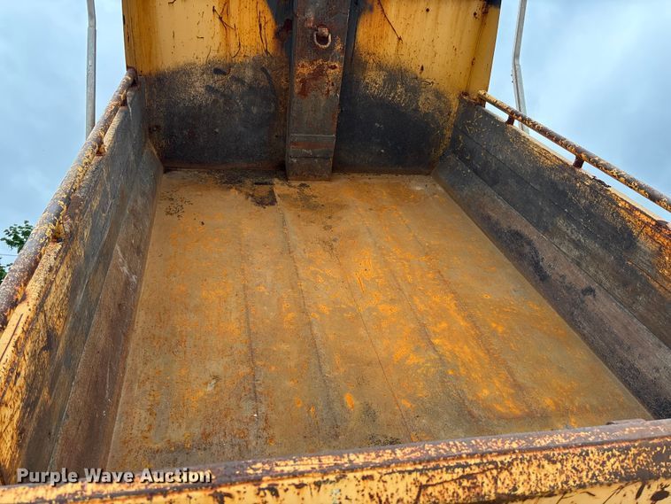 image for item FC5818 2005 International 7400 dump truck
