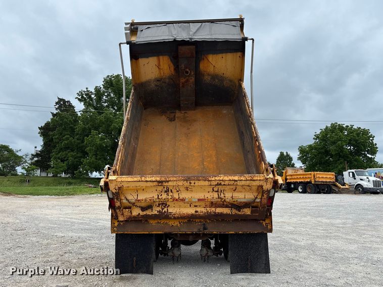 image for item FC5818 2005 International 7400 dump truck
