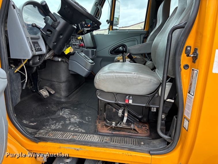 image for item FC5818 2005 International 7400 dump truck