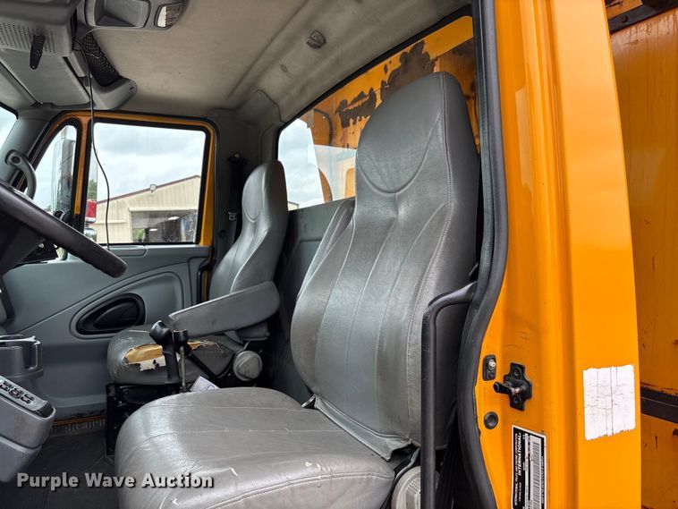 image for item FC5818 2005 International 7400 dump truck