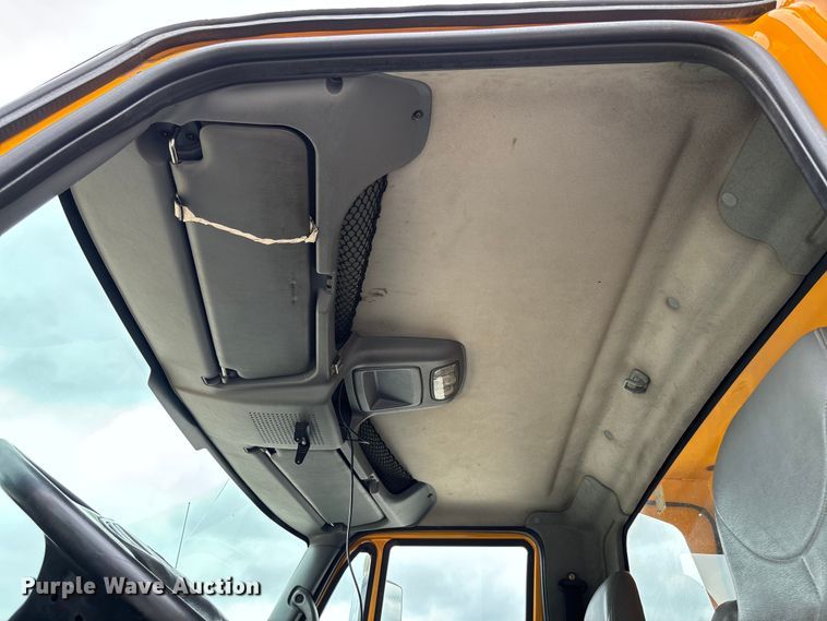 image for item FC5818 2005 International 7400 dump truck